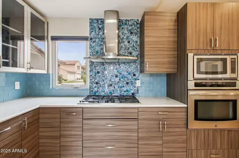 Kitchen - 4223 E Cassia Way, Phoenix, AZ 85044 photo 7 of 9
