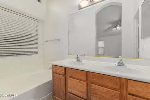 Bath - 2326 W Gambit Trl, Phoenix, AZ 85085 photo 1 of 3