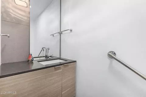 Bath - 2300 E Campbell Ave #104, Phoenix, AZ 85016 photo 3 of 3