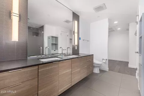 Bath - 2300 E Campbell Ave #104, Phoenix, AZ 85016 photo 1 of 3
