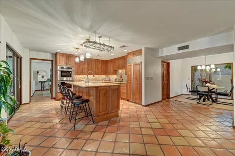Kitchen - 2550 E Denton Ln, Phoenix, AZ 85016 photo 4 of 4