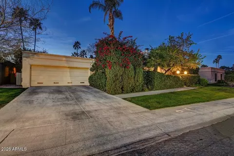 Exterior - 2550 E Denton Ln, Phoenix, AZ 85016 photo 5 of 16