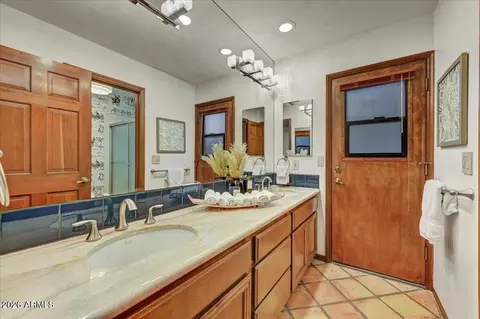 Bath - 2550 E Denton Ln, Phoenix, AZ 85016 photo 3 of 3