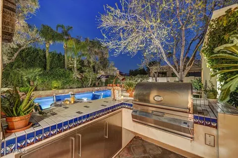 Exterior - 2550 E Denton Ln, Phoenix, AZ 85016 photo 6 of 16