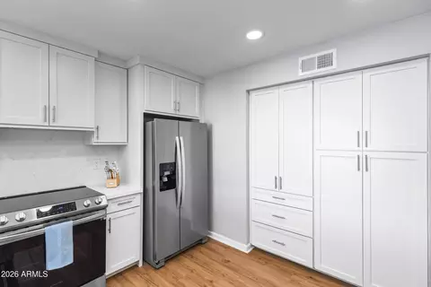 Kitchen - 1867 E Oxford Dr, Tempe, AZ 85283 photo 4 of 5