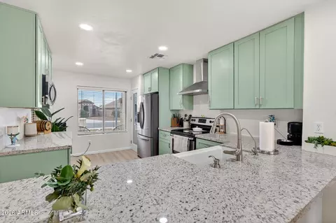 10830 W Louise Dr, Sun City, AZ 85373