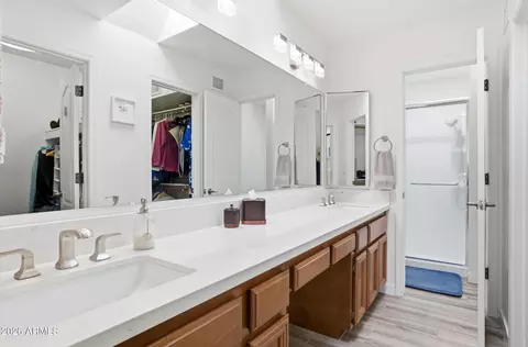 Bath - 1015 E Becker Ln, Phoenix, AZ 85020 photo 1 of 3