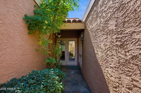 Exterior - 1015 E Becker Ln, Phoenix, AZ 85020 photo 1 of 9