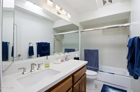 Bath - 1015 E Becker Ln, Phoenix, AZ 85020 photo 2 of 2