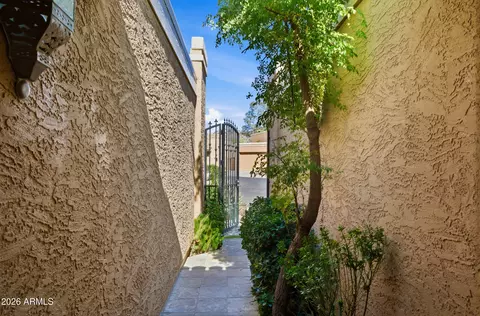 Exterior - 1015 E Becker Ln, Phoenix, AZ 85020 photo 2 of 9