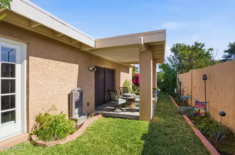Exterior - 1015 E Becker Ln, Phoenix, AZ 85020 photo 3 of 9