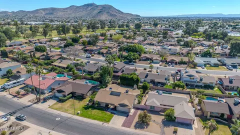 View/Area - 2443 W Crocus Dr, Phoenix, AZ 85023 photo 4 of 13