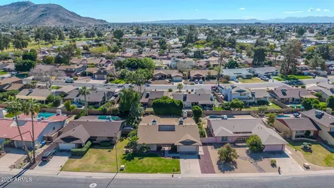 View/Area - 2443 W Crocus Dr, Phoenix, AZ 85023 photo 5 of 13