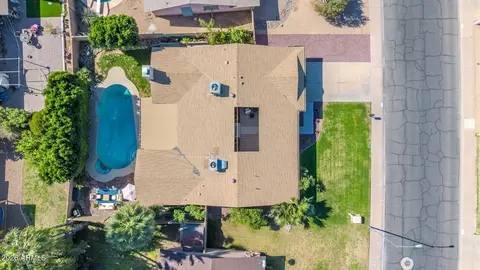 View/Area - 2443 W Crocus Dr, Phoenix, AZ 85023 photo 12 of 13