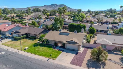 View/Area - 2443 W Crocus Dr, Phoenix, AZ 85023 photo 2 of 13