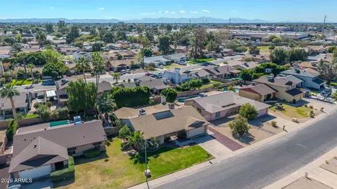 View/Area - 2443 W Crocus Dr, Phoenix, AZ 85023 photo 6 of 13