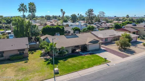 View/Area - 2443 W Crocus Dr, Phoenix, AZ 85023 photo 3 of 13