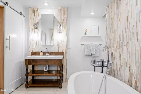 Bath - 3812 E Coronado Rd, Phoenix, AZ 85008 photo 6 of 7