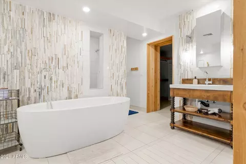 Bath - 3812 E Coronado Rd, Phoenix, AZ 85008 photo 5 of 7