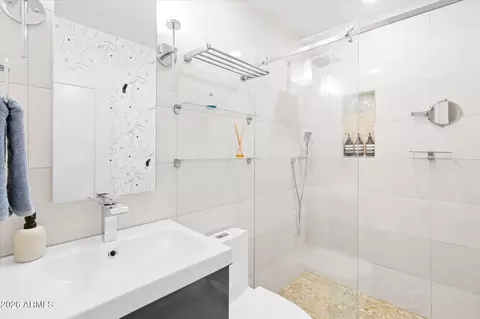 Bath - 3812 E Coronado Rd, Phoenix, AZ 85008 photo 3 of 7