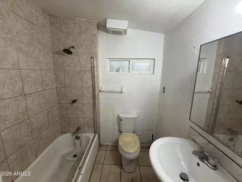 Bath - 2201 W Coolidge St, Phoenix, AZ 85015 photo 5 of 6