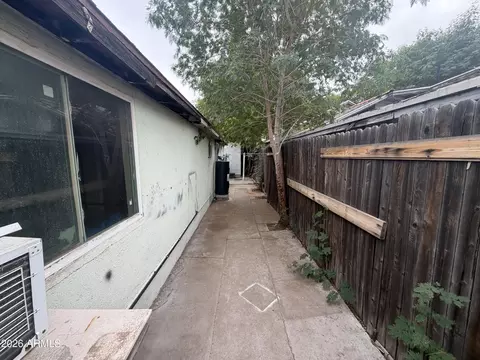 Entry Way - 2201 W Coolidge St, Phoenix, AZ 85015 photo 2 of 2