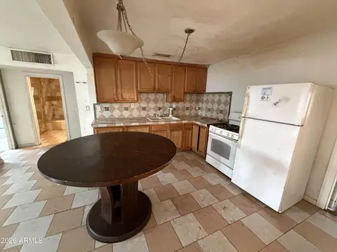 Kitchen - 2201 W Coolidge St, Phoenix, AZ 85015 photo 1 of 2