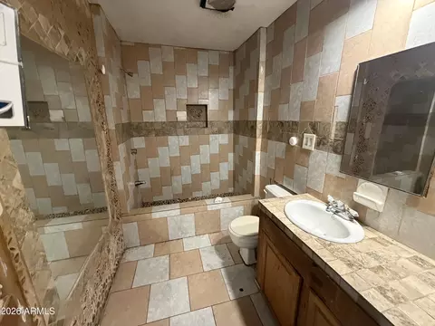 Bath - 2201 W Coolidge St, Phoenix, AZ 85015 photo 1 of 6
