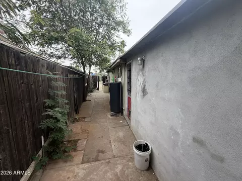 Entry Way - 2201 W Coolidge St, Phoenix, AZ 85015 photo 1 of 2