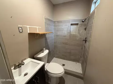 Bath - 2201 W Coolidge St, Phoenix, AZ 85015 photo 3 of 6