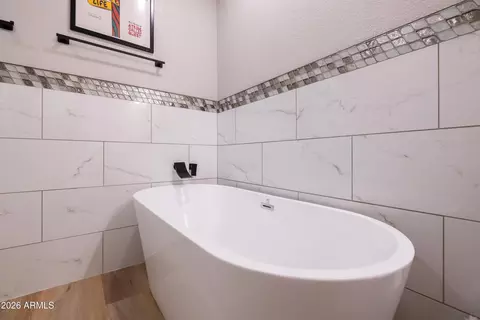 Bath - 1413 E Windsor Ave, Phoenix, AZ 85006 photo 9 of 10