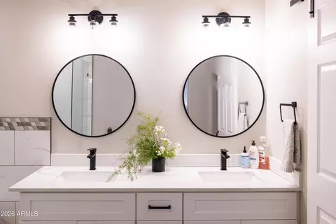 Bath - 1413 E Windsor Ave, Phoenix, AZ 85006 photo 5 of 10