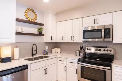 Kitchen - 1413 E Windsor Ave, Phoenix, AZ 85006 photo 9 of 9