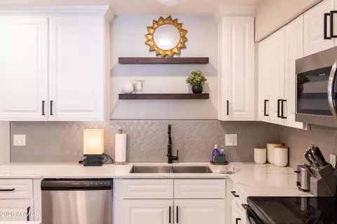 Kitchen - 1413 E Windsor Ave, Phoenix, AZ 85006 photo 4 of 9