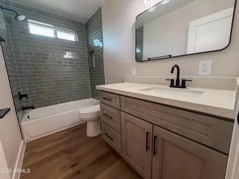 Bath - 11601 N 33rd Ave, Phoenix, AZ 85029 photo 8 of 15