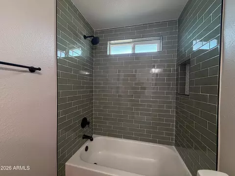 Bath - 11601 N 33rd Ave, Phoenix, AZ 85029 photo 11 of 15