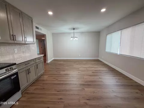 Dining - 11601 N 33rd Ave, Phoenix, AZ 85029 photo 2 of 2