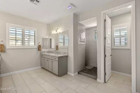 Bath - 3510 E Adobe Dr, Phoenix, AZ 85050 photo 3 of 6