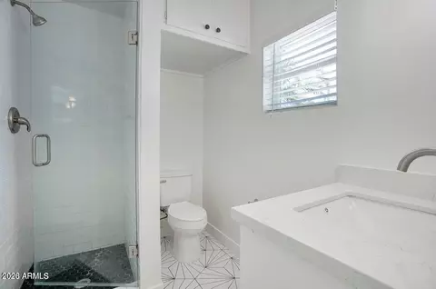 Bath - 2509 E Coolidge St, Phoenix, AZ 85016 photo 3 of 4