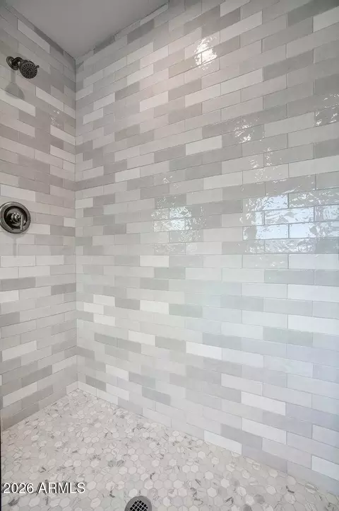 Bath - 2509 E Coolidge St, Phoenix, AZ 85016 photo 2 of 4