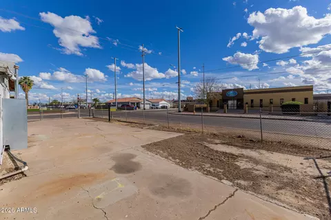 Exterior - 502 W Apache St, Phoenix, AZ 85003 photo 4 of 6