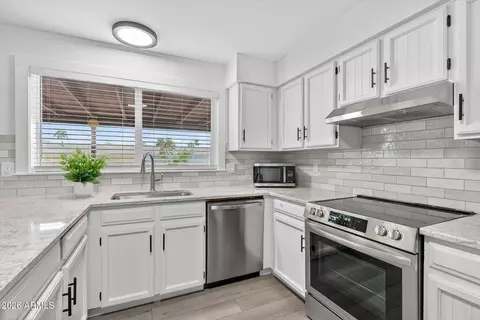 2601 E Hopi Ave E, Mesa, AZ 85204