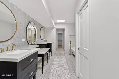 Bath - 77 E Missouri Ave #27, Phoenix, AZ 85012 photo 1 of 10