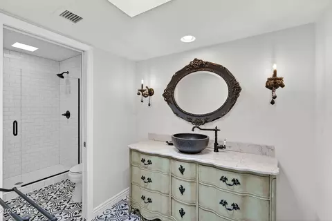 Bath - 77 E Missouri Ave #27, Phoenix, AZ 85012 photo 7 of 10