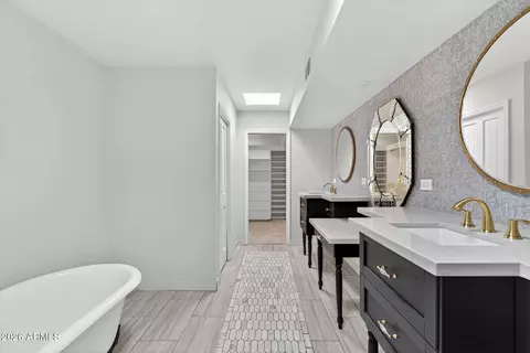 Bath - 77 E Missouri Ave #27, Phoenix, AZ 85012 photo 4 of 10