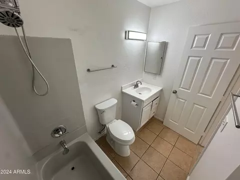 Bath - 2616 E Southgate Ave #2, Phoenix, AZ 85040 photo 5 of 5