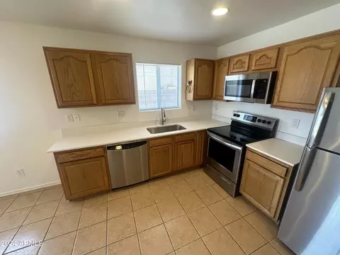 Kitchen - 2616 E Southgate Ave #2, Phoenix, AZ 85040 photo 2 of 3