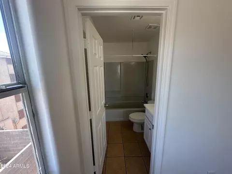 Bath - 2616 E Southgate Ave #2, Phoenix, AZ 85040 photo 1 of 5