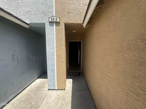 Entry Way - 2616 E Southgate Ave #2, Phoenix, AZ 85040 photo 1 of 15