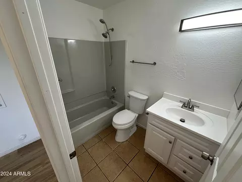 Bath - 2616 E Southgate Ave #2, Phoenix, AZ 85040 photo 4 of 5
